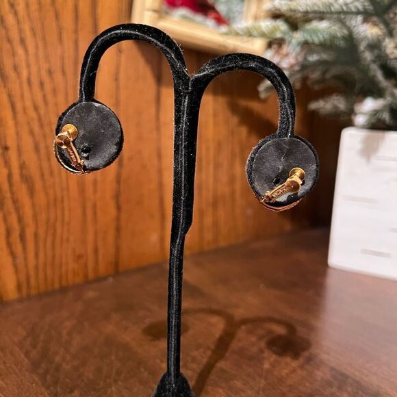 Napier Clip-On Earrings Gold Tone Faux Pearl Vintage Marked Signed Classic 3/4" - Picture 2 of 3